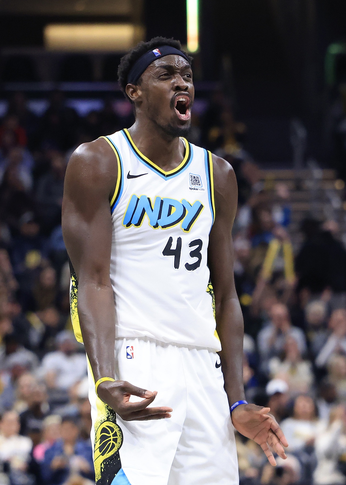 开云体育-西亚卡姆在中国队比赛中表现优异，险胜引发热议！