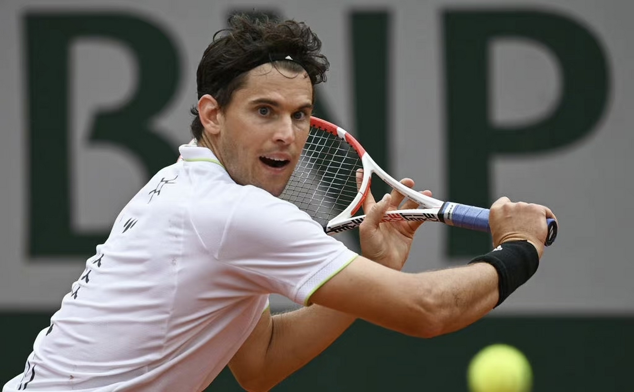 开云-蒂姆回归赛场，大胜首场状态亮眼，TES观众沸腾！的简单介绍